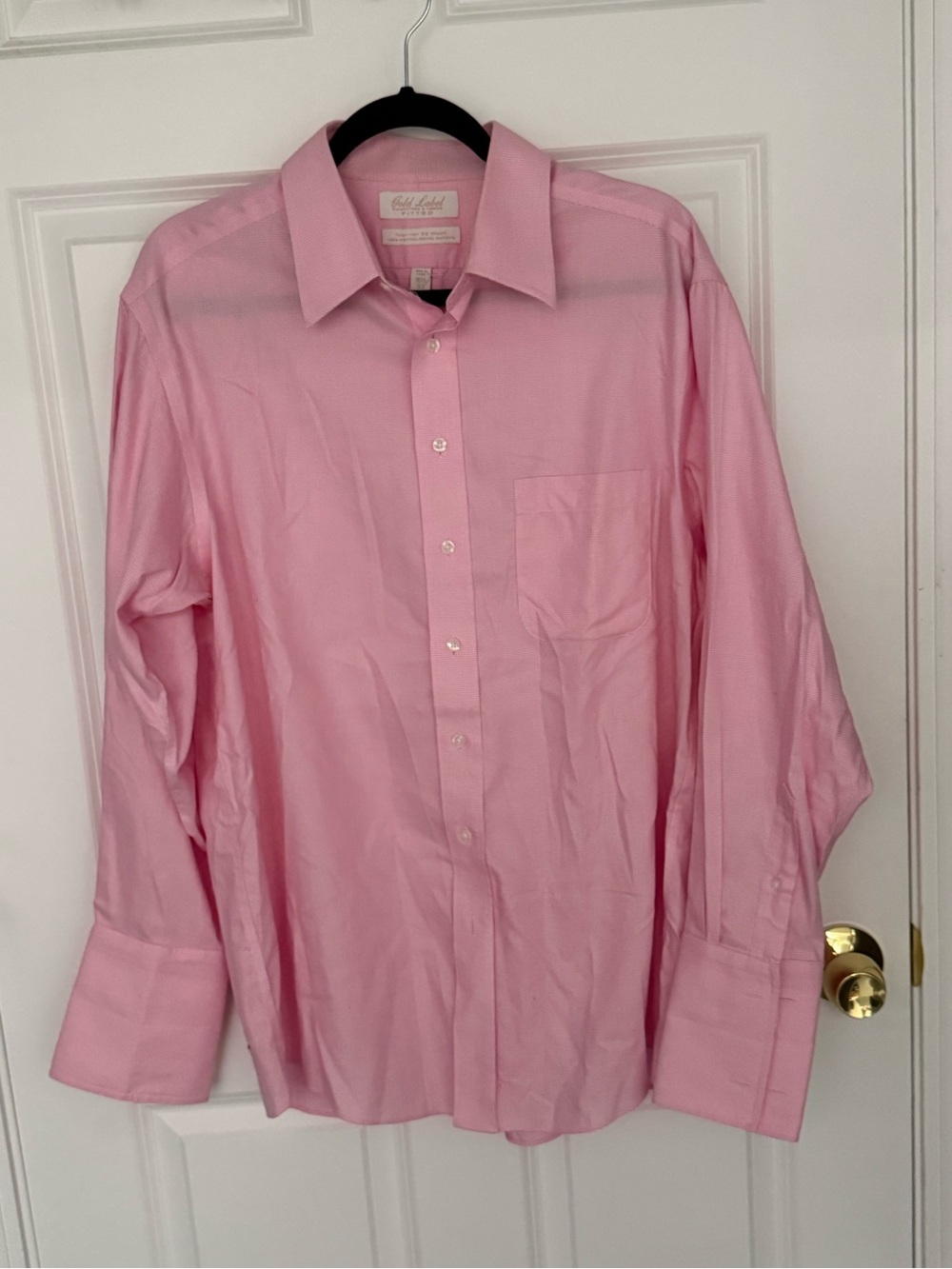 Roundtree & Yorke Men’s Pink Long-Sleeve Dress Shirt